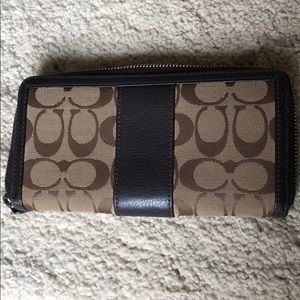 Coach Bags - Coach Wallet Coach Bags - Coach Wallet